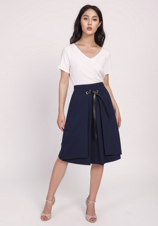 Elegant skirt with spectacular binding at the front. SP123 navy blue