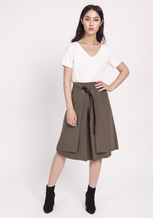 Elegant skirt with spectacular binding at the front. SP123 khaki